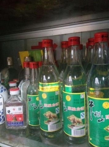 酒精|15元一瓶的牛栏山白酒号称纯粮酒，到底能不能喝？