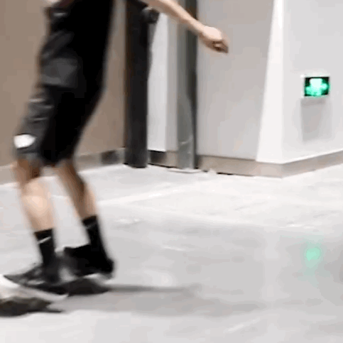  花絮|200716 王一博《这就是街舞》后台花絮公开 王队长忙里偷闲变成“王板仔”