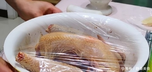 满屋|过年用电饭锅这么做鸡,不加油不加水,简单一做,出锅满屋香