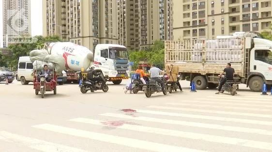  电动车|昆明新螺蛳湾附近有个“死亡路口”几乎每天都发生交通事故！记者调查时目睹又一起事故发生