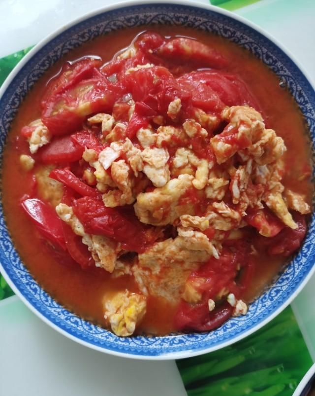 吃晚饭|今晚做了三个菜,为了减肥从不吃晚饭的糖糖却破戒了!