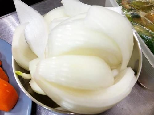  切了才炖|炖牛腱子肉用对料才入味，肉质紧嫩不干不柴，老人30多年的经验