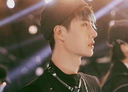  明星|王一博在这个节目中排名倒数第一后，为什么他笑了