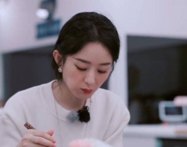  精神|《中餐厅》滤镜成了“卸妆油”，赵丽颖眼袋大没精神，黄晓明眼小被吐槽