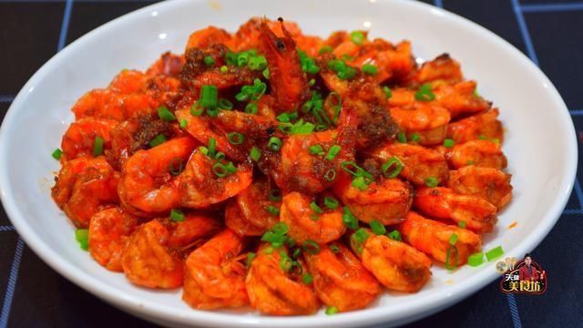 大虾|大虾别只会白灼了,教你做鲜香入味的油焖大虾,做法简单,超好吃