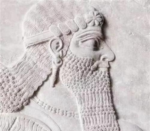  巨额|国王生前留下巨额宝藏，20万人苦寻多年一无所获，却被2小孩发现