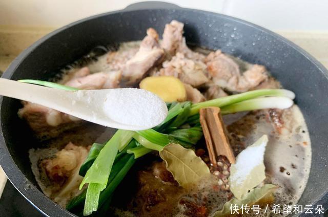  花样|夏天我家只想这样炖排骨，没有浓油赤酱，软烂入味，吃出多种花样