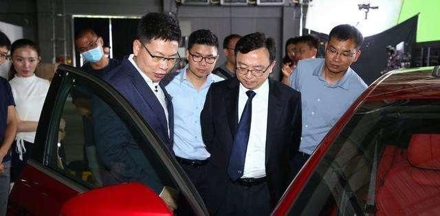  首款|首款搭载华为5G技术的车型即将上市！华为余承东近距离体验