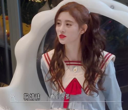 表情|被闺蜜送了“奇葩礼物”，当鞠婧祎戴上头盔那一刻，表情都懒得装