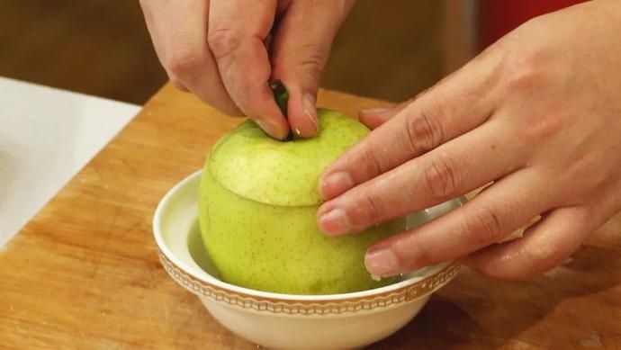 小梨盅|【养生厨房】今日菜品——《雪梨咕咾肉+小梨盅》