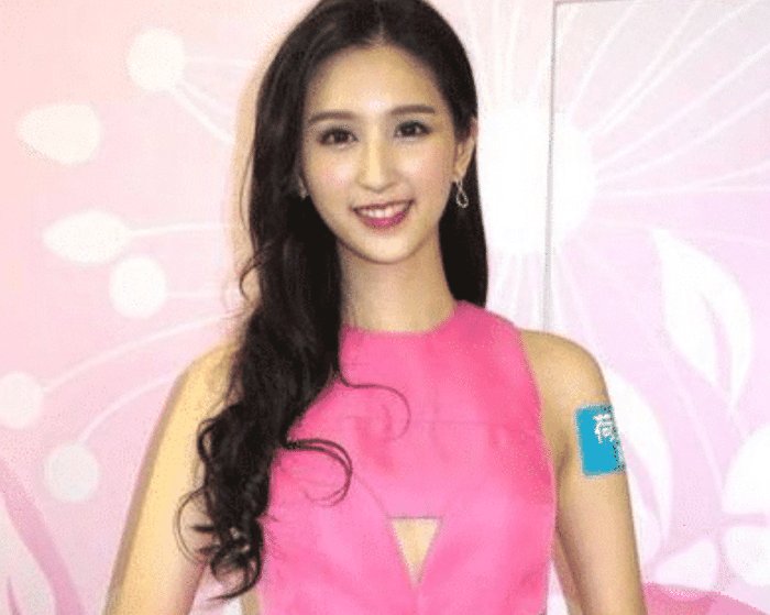 何傲儿|她为还债搭上70岁富豪，每月拿6位数零花钱，债务还清后果断走人