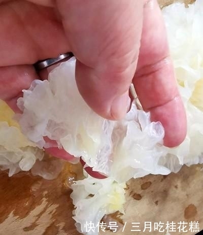 冰清玉洁|冰清玉洁银耳，红的发紫的紫薯，这锅粥必须好吃又顺口