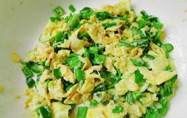  做法|这才是青椒炒鸡蛋最好吃的做法，比大鱼大肉更香，一周可以吃5顿