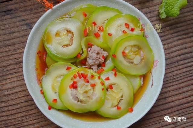  炒肉|西葫芦别再炒肉了，这样吃，上桌就被抢光！