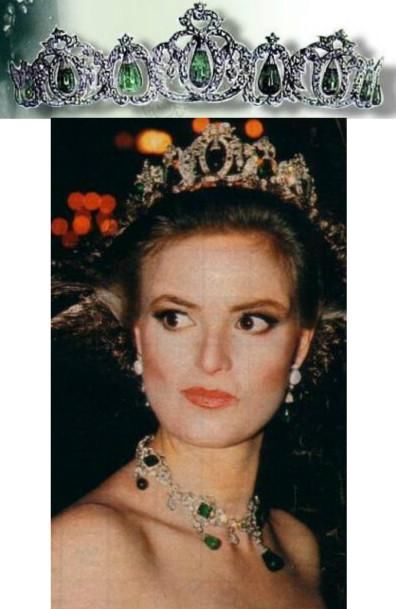 机车|60岁朋克王妃穿长裙骑机车,20岁嫁54岁王子,儿子秃顶颜值成迷