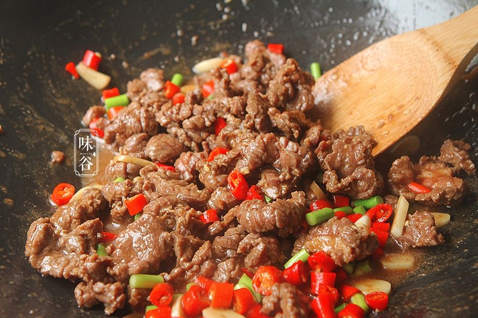  大厨|《中餐厅》赵丽颖亲自做小炒黄牛肉，获林大厨点赞，你学会了吗？