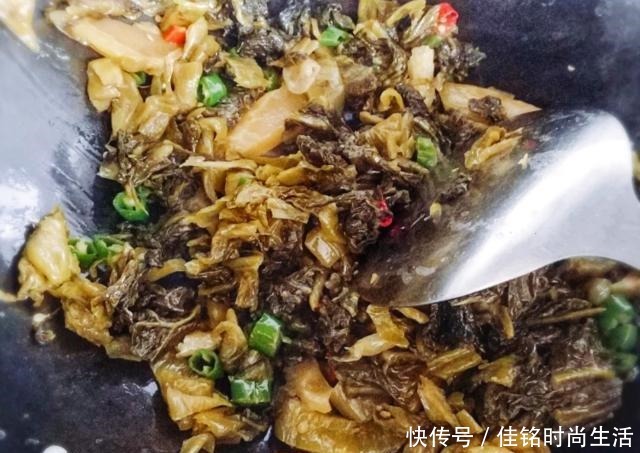 做法|不会做酸菜鱼饭店大厨教你详细做法，学会了，汤酸麻辣鱼肉鲜