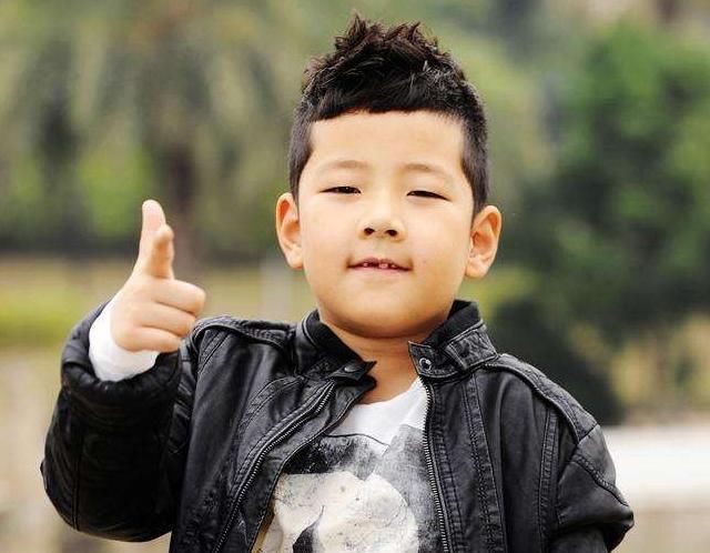 追成|有种逆袭叫《爸爸去哪儿》的石头,当初嫌他丑,现在追成狗