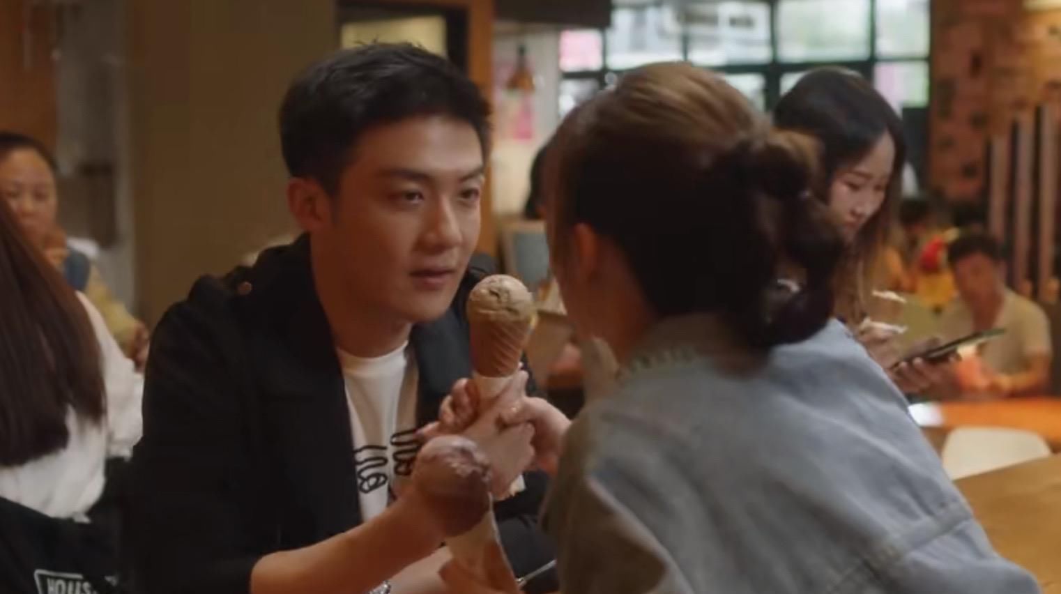  汤引|赵丽颖王一博同喝一碗汤引争议, 网友态度与张雪迎胡辣汤事件相反