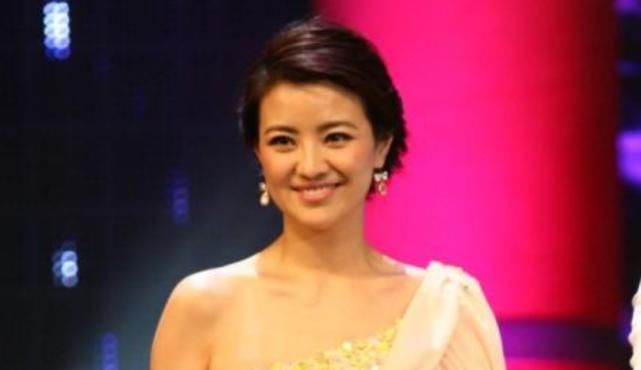  涂经纬|与撒贝宁一起生活4年，分手后出国留学，如今39岁仍单身一人