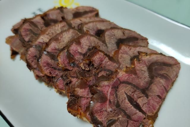  牛肉|立秋后开始贴秋膘了，婆婆秘制的五香卤牛肉，凉菜拌面都好吃