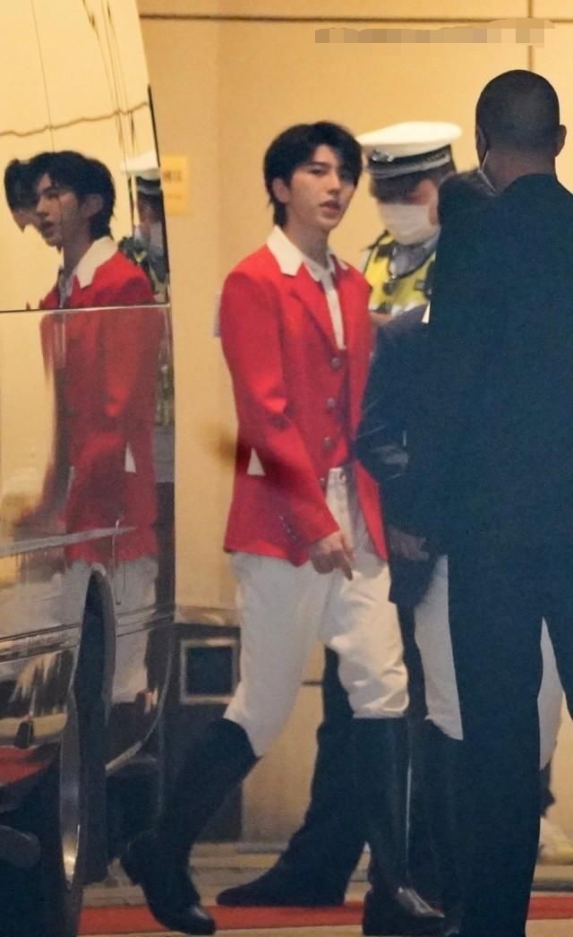  邀请到|奔跑吧长春录制路透，蔡徐坤马术服造型饭拍来啦，是王子没错了