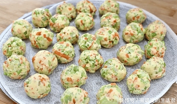 切成|秋天,冬瓜南瓜靠边站,这菜2块钱一斤,简单一蒸,鲜香又好吃