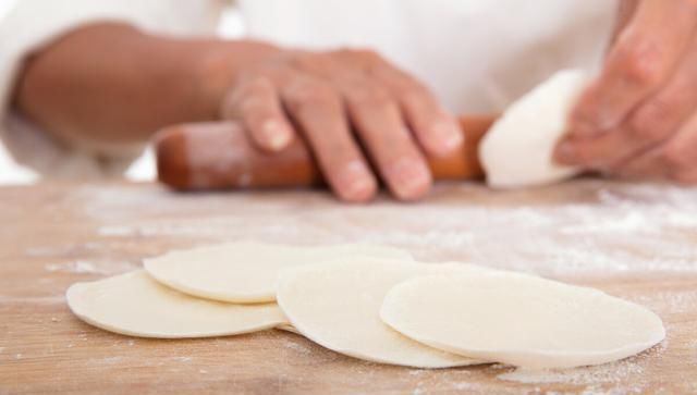  担心|韭菜鸡蛋包子家常做法，独享美味，不用担心口气问题啦