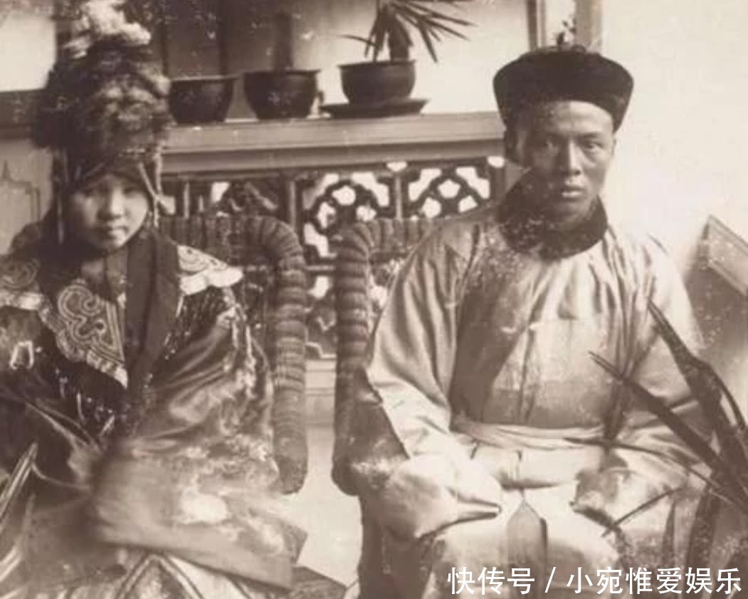 时期|为什么我们看清朝时期的结婚照，总感觉新人目光呆滞？