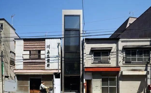  房爆|闪瞎眼：宽度不到1米的纸片房爆红全网！网友：真的能住人？