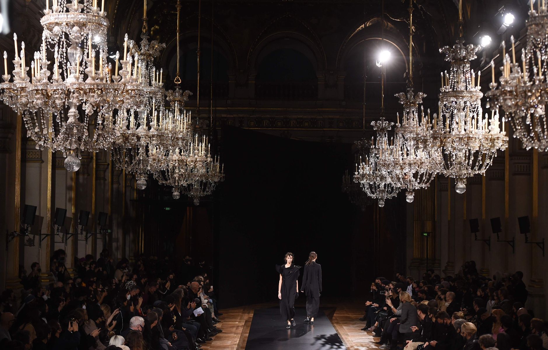  春夏|巴黎时装周：山本耀司发布春夏新品成衣