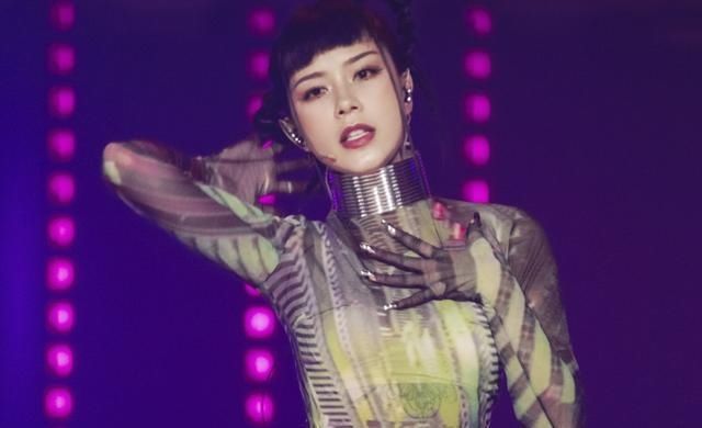  浪姐|《浪姐》五公表演宁静组拉跨，李斯丹妮组全员晋级，万茜再惹争议