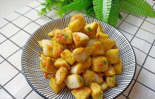  轻松|孜然炒馒头的家常做法，香味浓郁，5分钟出锅，轻松解决全家早餐