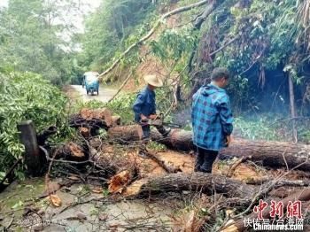 福建邵武遭遇强降雨 当地全力组织抢险救灾