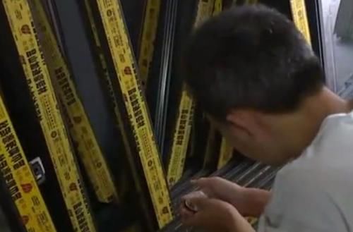 小伙|小伙本想帮父母分担，赚钱得先还信用卡？被骗9万父母崩溃大哭！