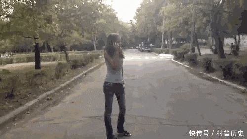 实在|GIF搞笑趣图: 好厉害的情侣, 这几个动作实在是高难度啊!