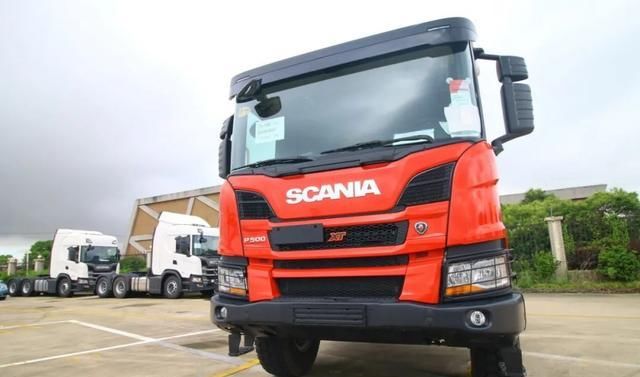  机场|500马力原厂双排 国内首辆斯堪尼亚P500 XT 6x6机场消防车底盘