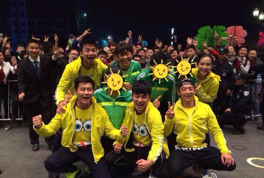  家族|《奔跑吧》迎来一百期，跑男家族别样重聚，李晨baby激动落泪