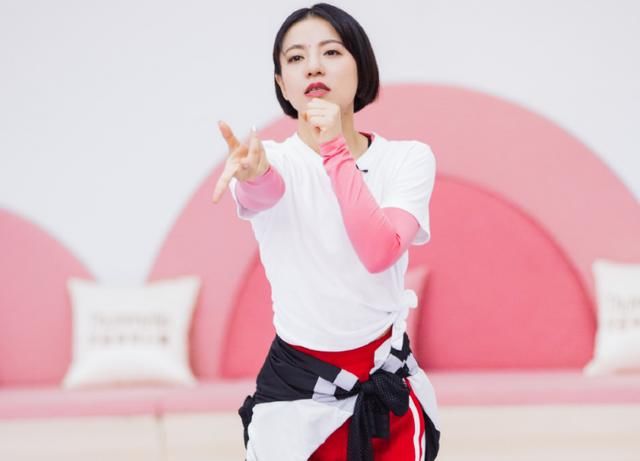  丁当|《浪姐》现场连线被淘汰姐姐，明明16人离开，但却只有15人出现