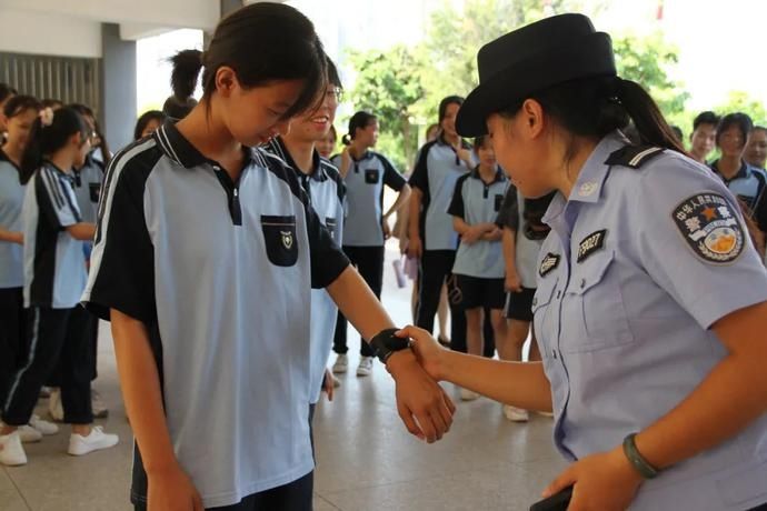 禁毒模拟|警察蜀黍带来开学第一课,孩子们收获满满!