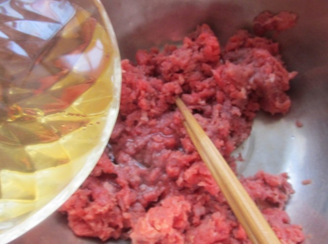 鲜嫩|拌肉馅调料不是越多越好！牢记3放2不放，保证鲜嫩多汁，香喷喷