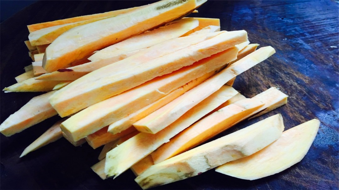 制作|红薯干的快速做法,既不用晾也不用晒,半小时能做一大锅