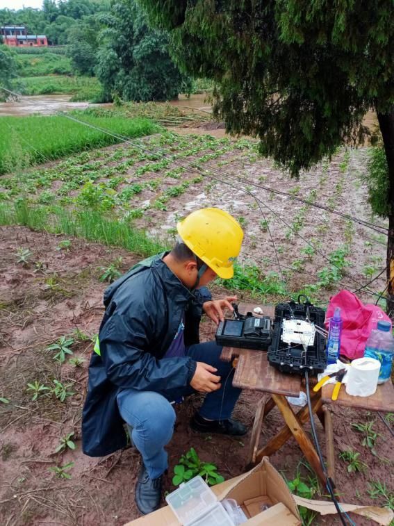  内江|内江移动的“泥腿子”们，冲在了通信抢险的第一线！