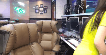 被捕|美女网红网吧做直播 男子从背后用手机偷拍裙底被捕