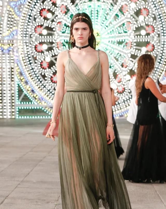  Dior|Dior 在意大利举办了一场没有观众的线下早春发布秀