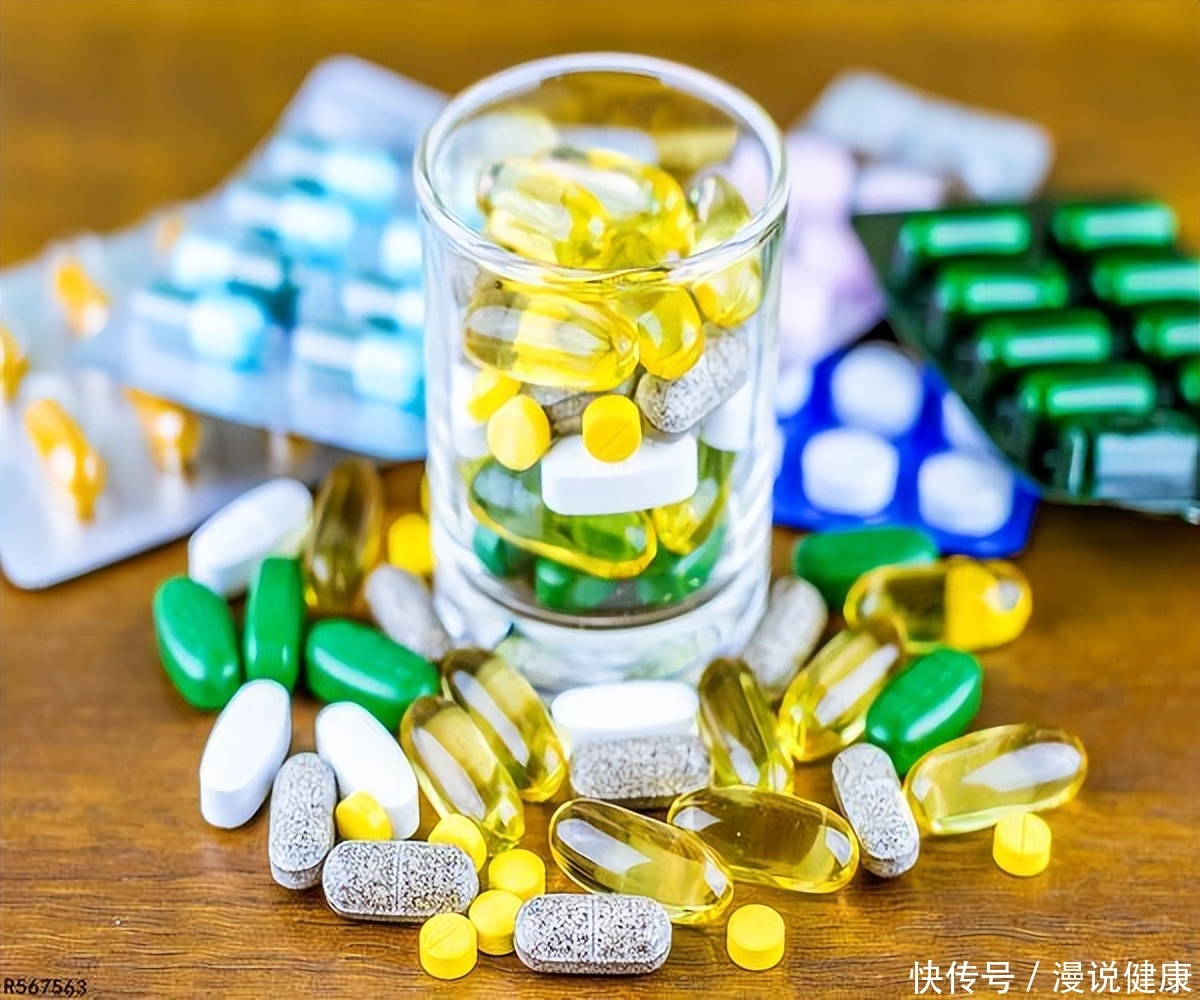 阿司匹林有一个致命的副作用(阿司匹林会有哪些副作用？这3个尤为突出，3类人在服药时需小心)