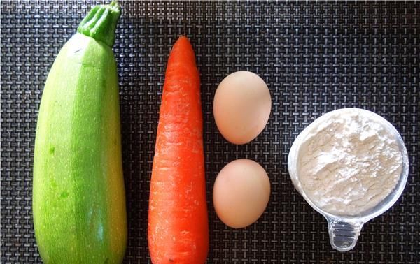  将胡萝卜|入秋后最爱这道菜，5元钱炒一大盘，晚餐吃它身材好！