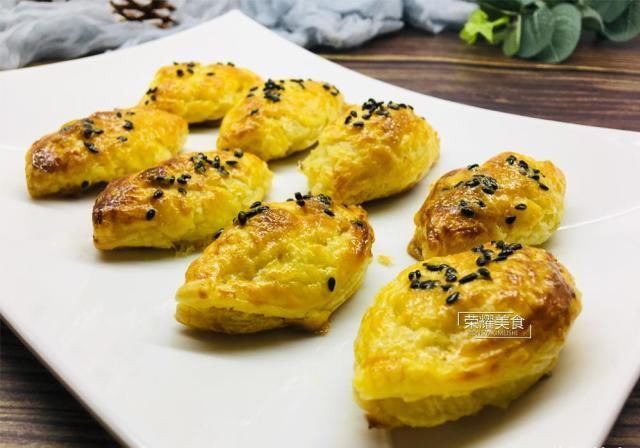  香甜|懒人版榴莲酥做法，实在太简单了，皮焦香酥脆馅香甜，比买的好吃