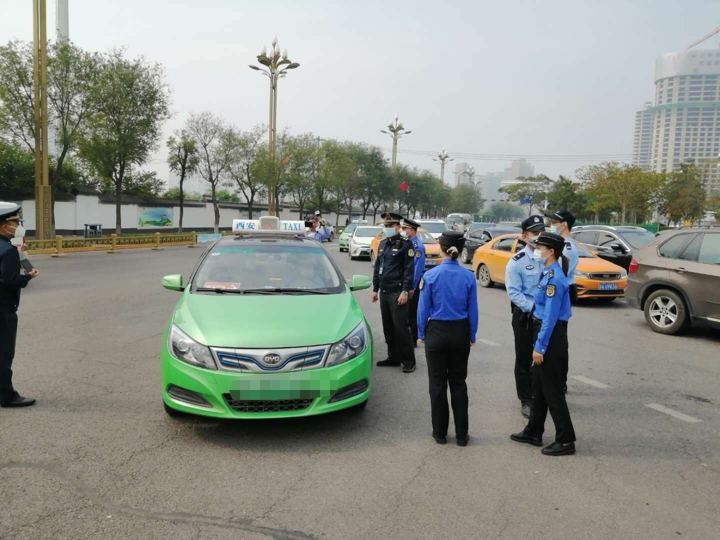 非法|西安出租开展“双节”期间专项整治行动 重点打击非法营运车辆