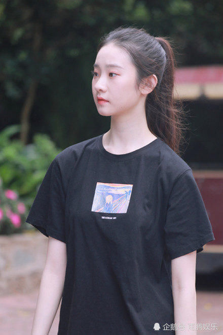  小编|硬糖少女303正式成团，徐艺洋只关注两人，姜贞羽陈卓璇姐妹情深